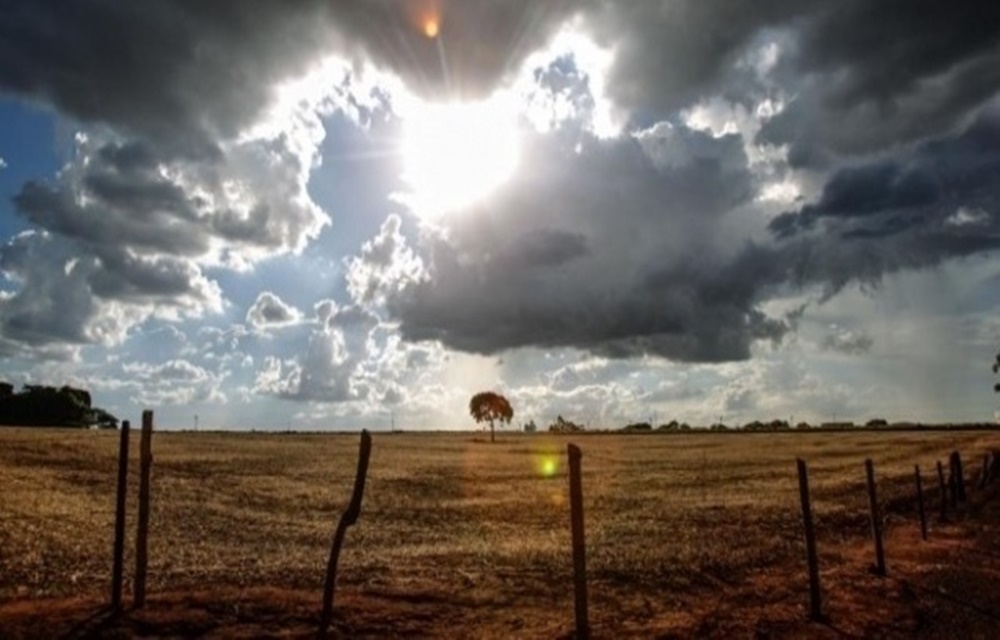Ir para  <p>A instabilidade predomina sobre o Rio Grande do Sul nesta quarta-feira devido a uma frente semi-estacion&aacute;ria que se mant&eacute;m sobre o Estado. Ser&aacute; mais um dia de muitas nuvens no territ&oacute;rio...